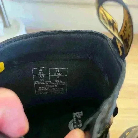 Dr. Martens JAMES UNISEX – Classic Ankle Boots – Black - Picture 8 of 10